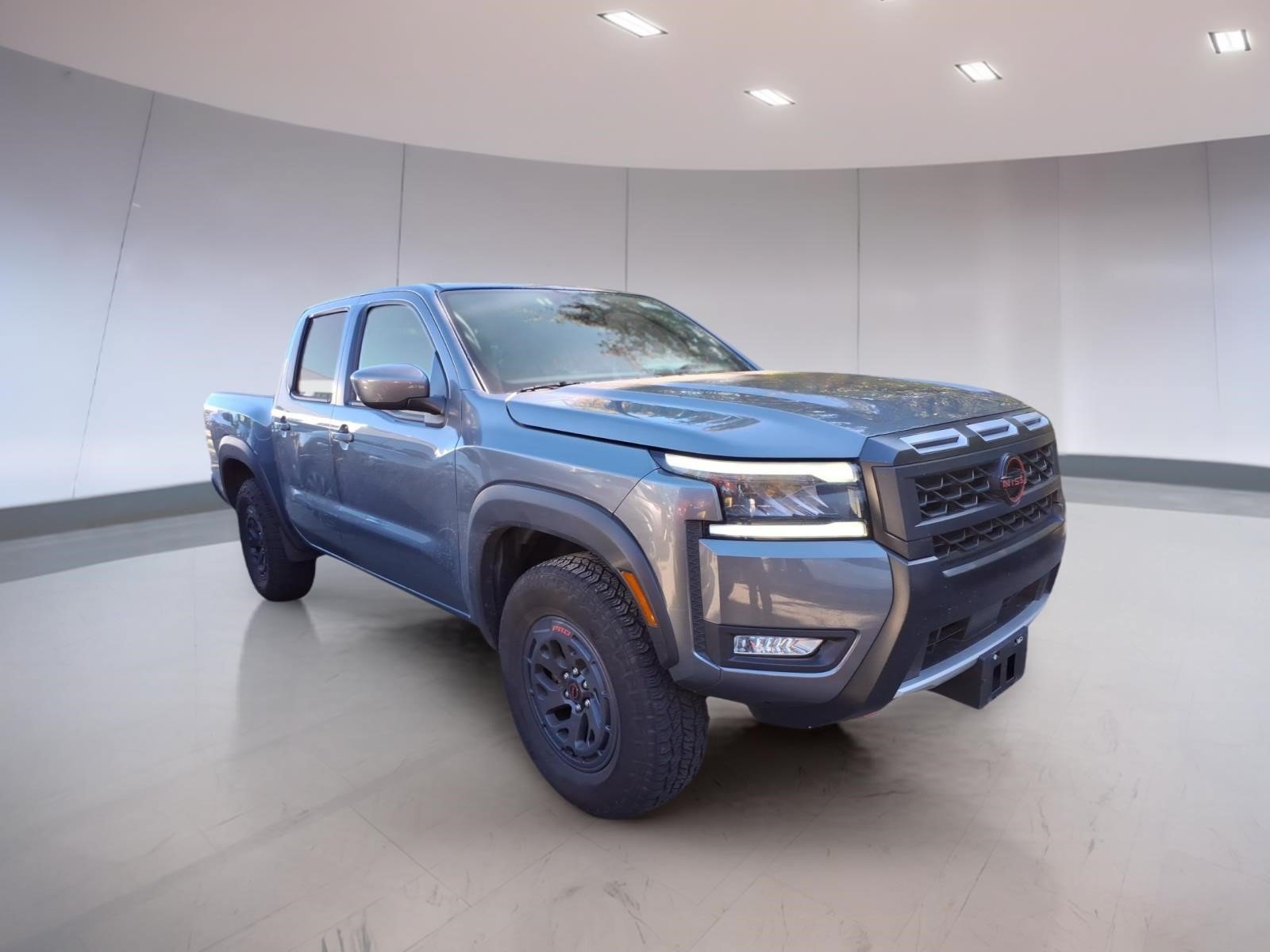 Used 2026 Nissan Frontier PRO-4X AWD/4WD image 1