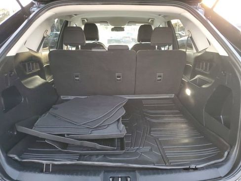 Certified 2022 Ford Edge SE w/ Black Appearance Package image 7