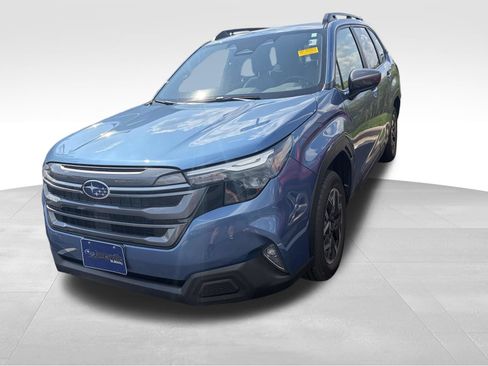 Used 2025 Subaru Forester Premium AWD/4WD image 2