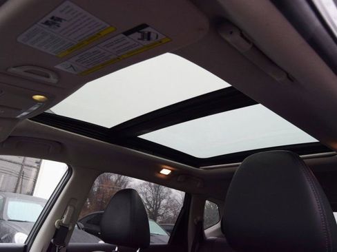 Used 2018 Nissan Rogue SL w/ Premium Package image 17