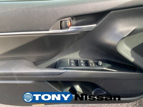 Used 2018 Toyota Camry LE FWD image 12
