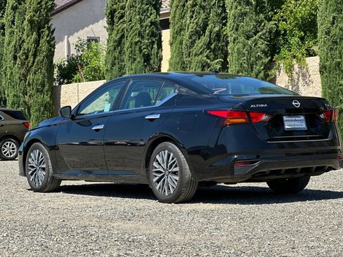 Used 2024 Nissan Altima 2.5 SV FWD image 6