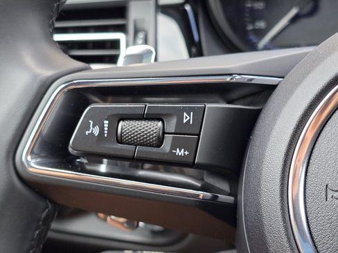 Certified 2024 Porsche Macan image 30