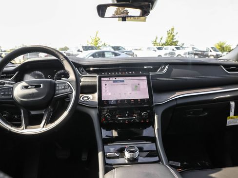 New 2025 Jeep Grand Cherokee L Limited w/ Black Appearance Package image 10