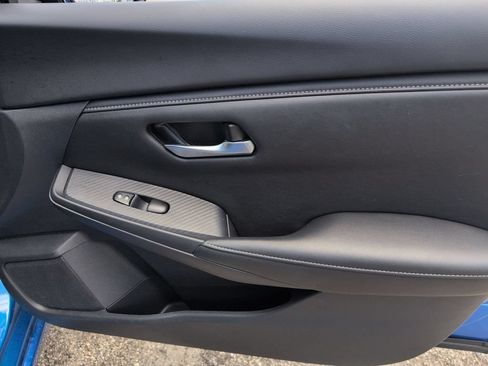 Used 2025 Nissan Sentra SV FWD image 32