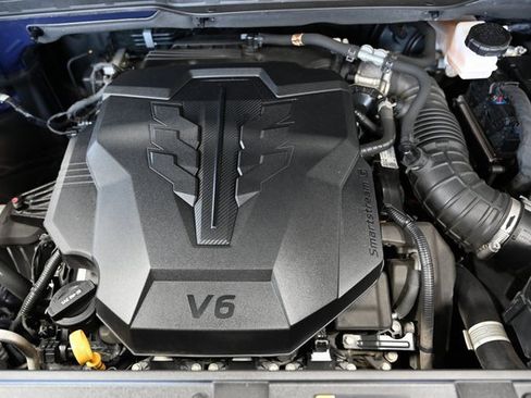 Used 2022 Kia Carnival LX image 32