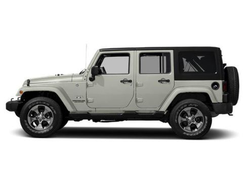 Used 2015 Jeep Wrangler Unlimited Sahara w/ Connectivity Group AWD/4WD image 3
