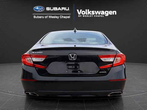 Used 2018 Honda Accord Touring image 6