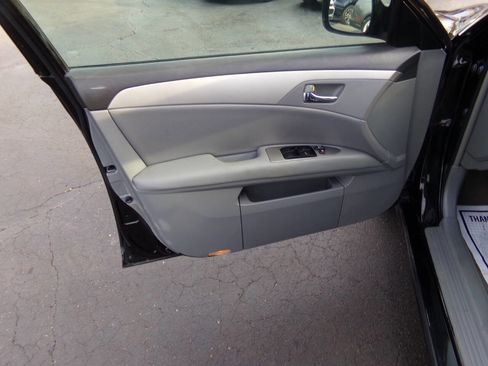 Used 2009 Toyota Avalon XL image 12