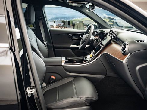 Certified 2025 Mercedes-Benz GLC 300 4MATIC image 22