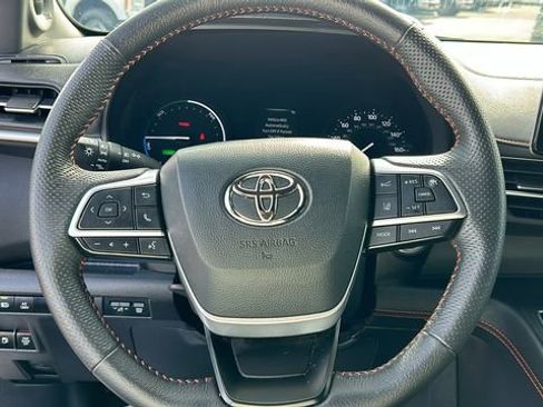 Used 2024 Toyota Sienna XSE w/ XSE Plus Package image 20