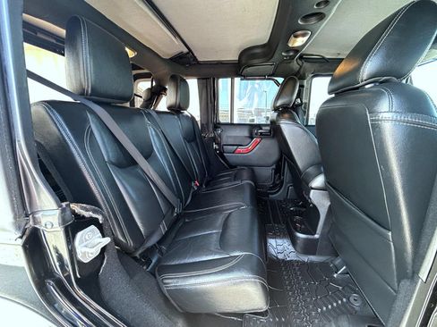 Used 2015 Jeep Wrangler Unlimited Rubicon AWD/4WD image 18