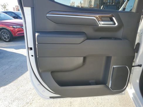 Used 2025 Chevrolet Silverado 1500 LT image 15