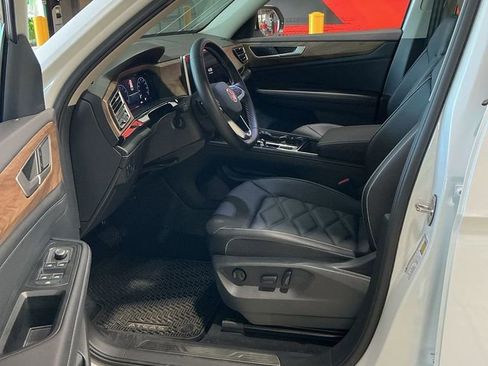 Used 2026 Volkswagen Atlas SE w/ Panoramic Sunroof Package FWD image 6