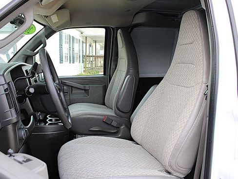 Used 2025 GMC Savana 2500 w/ Driver Convenience Package image 15