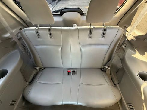 Used 2010 Toyota Highlander SE image 19