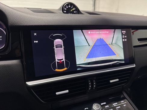 Used 2023 Porsche Cayenne Base w/ Premium Package image 22