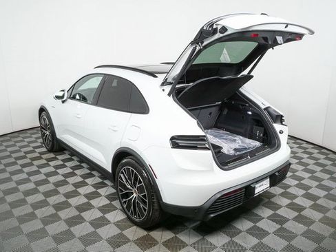 New 2026 Porsche Macan Electric image 33