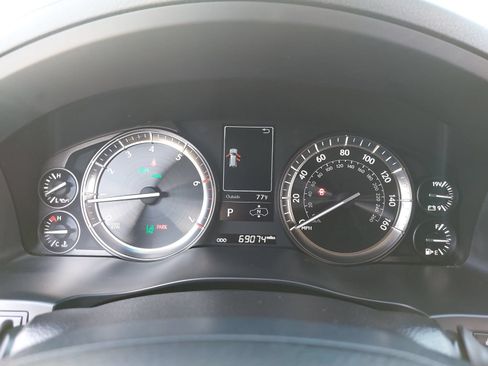 Used 2018 Lexus LX 570 4WD image 21