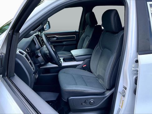 Used 2022 RAM 1500 Big Horn AWD/4WD image 9
