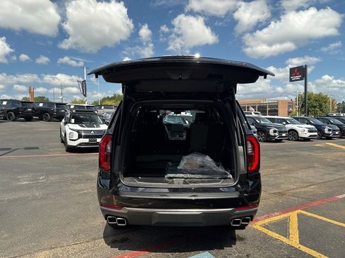 Used 2025 GMC Yukon AT4 Ultimate w/ LPO, Illumination Package image 8