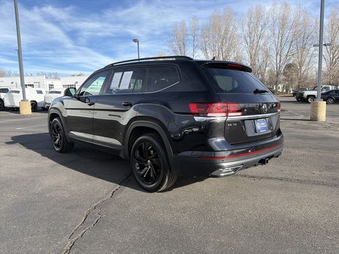 Used 2023 Volkswagen Atlas SE w/ Panoramic Sunroof Package image 7