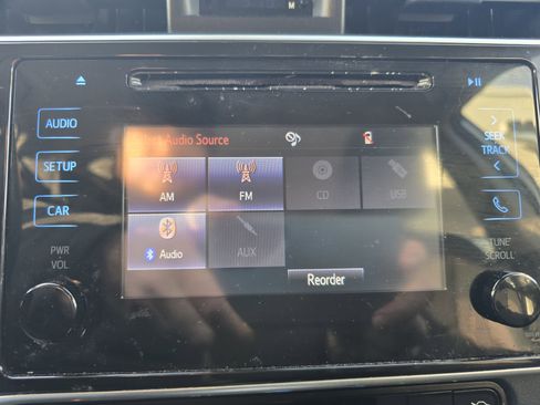 Used 2018 Toyota Corolla LE image 24