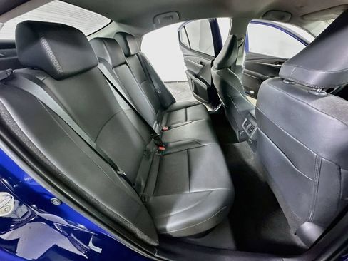 Used 2025 Toyota Camry XLE FWD image 11