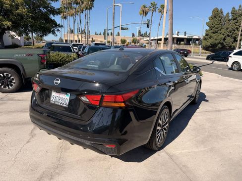 Used 2025 Nissan Altima 2.5 SV FWD image 5