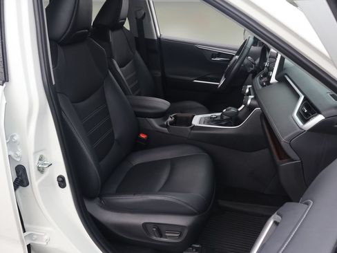 Certified 2022 Toyota RAV4 Limited AWD/4WD image 17