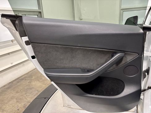 Used 2023 Tesla Model Y Performance AWD/4WD image 17