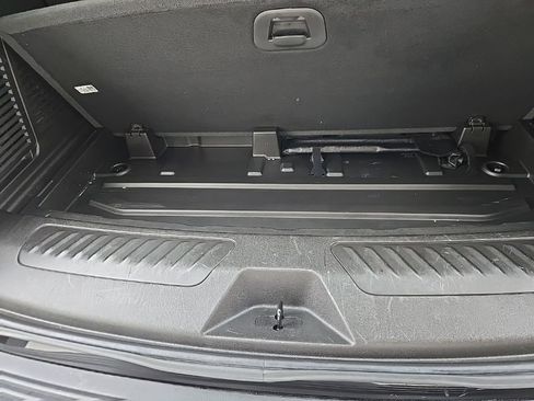 Used 2023 GMC Yukon SLT w/ SLT Premium Package image 56