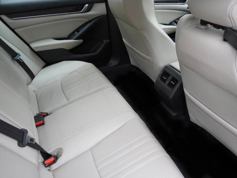 Used 2018 Honda Accord Touring image 30
