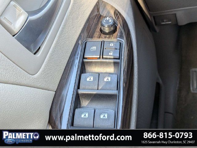 Used 2016 Toyota Sienna XLE FWD image 25