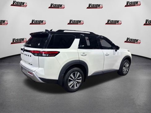 Used 2023 Nissan Pathfinder SL w/ Black Appearance Package image 5