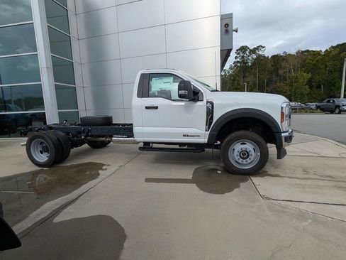 New 2025 Ford F550 4x4 Regular Cab Super Duty image 3