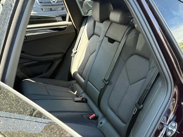 Used 2023 Porsche Macan AWD/4WD image 23