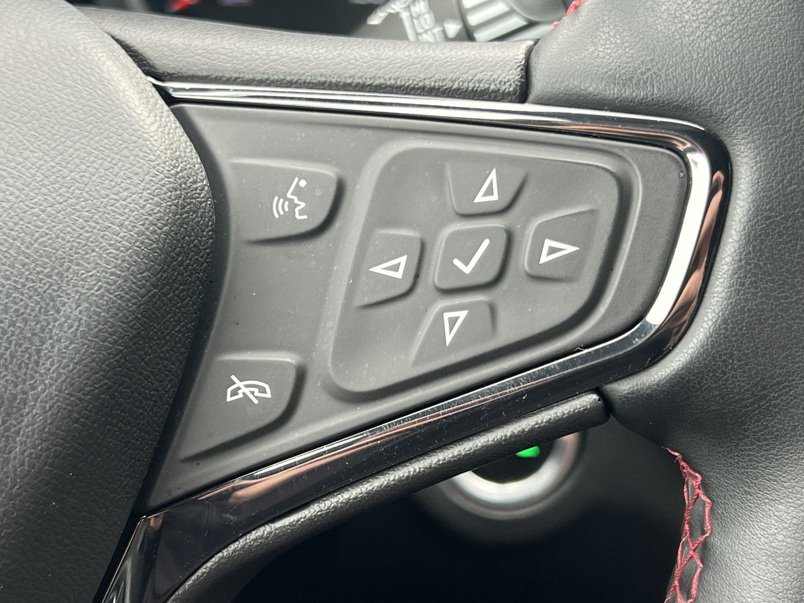 Used 2024 Chevrolet Equinox RS w/ RS Leather Package AWD/4WD image 22