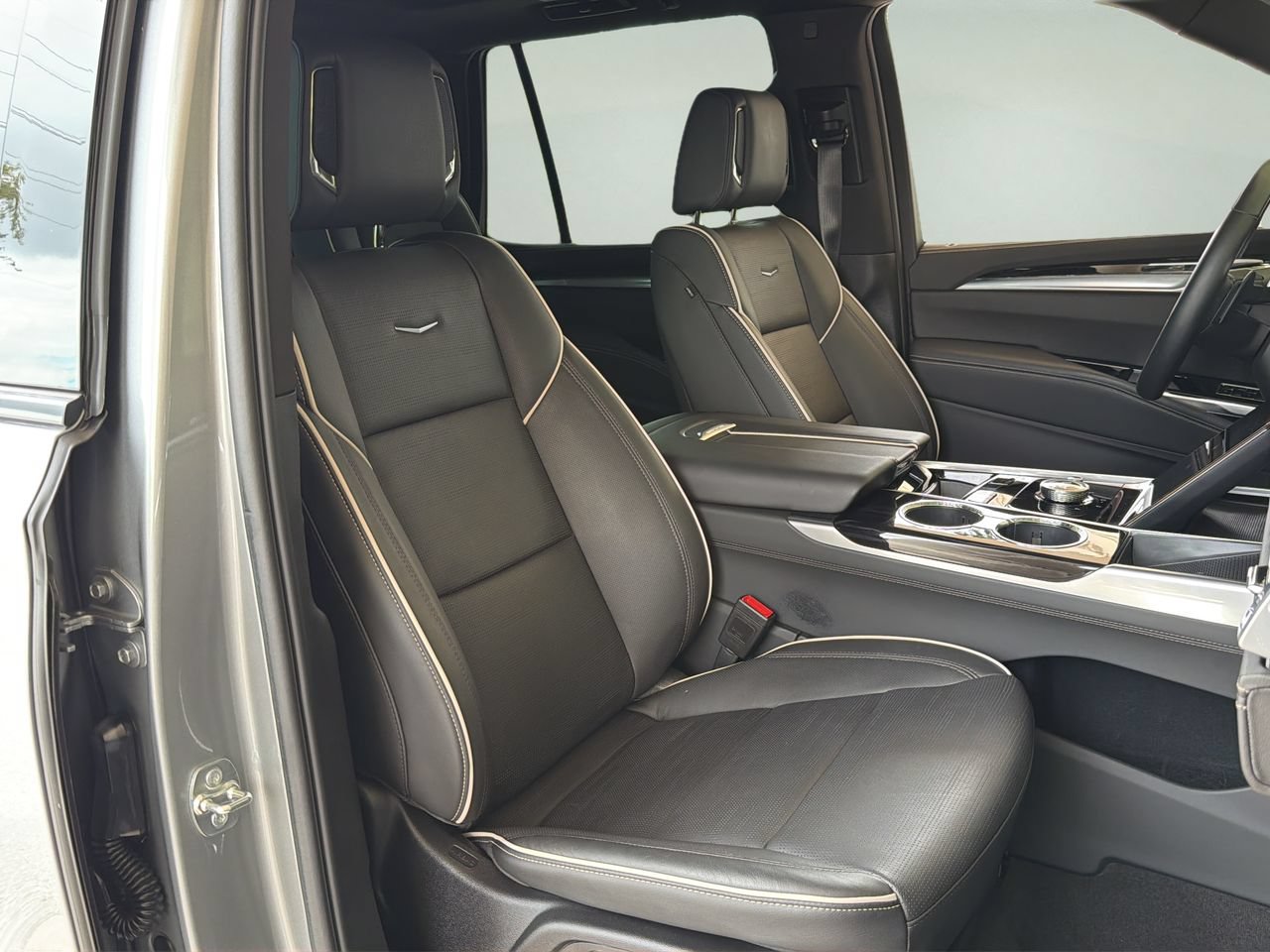 Used 2025 Cadillac Escalade Sport AWD/4WD image 24