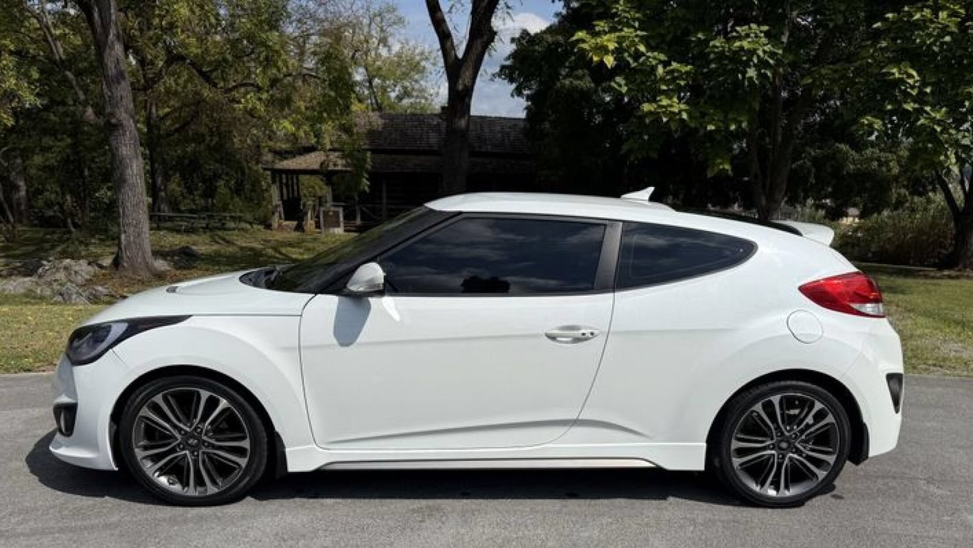 Used 2016 Hyundai Veloster Turbo FWD image 10