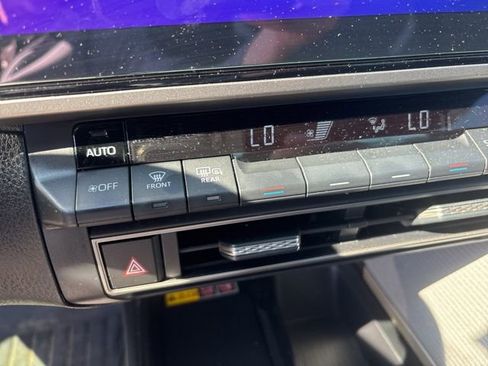 Used 2025 Toyota Camry SE w/ Multimedia Upgrade Package image 28