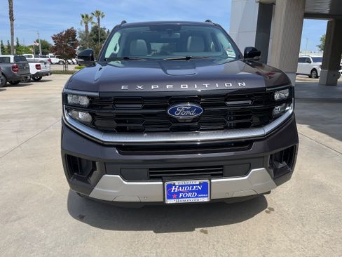 New 2026 Ford Expedition Platinum AWD/4WD image 3