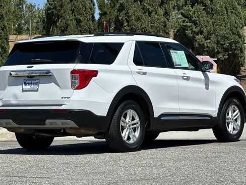 Used 2023 Ford Explorer XLT w/ Equipment Group 202A AWD/4WD image 4