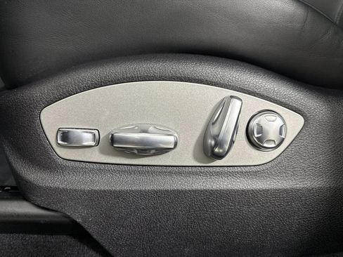 Certified 2025 Porsche Macan image 40