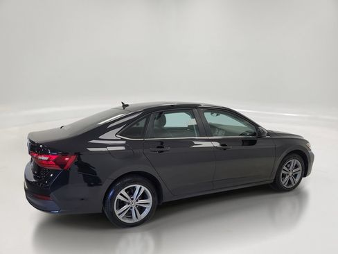 Used 2024 Volkswagen Jetta SE FWD image 5