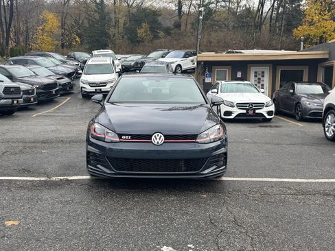 Used 2018 Volkswagen GTI SE w/ SE Leather Package image 2