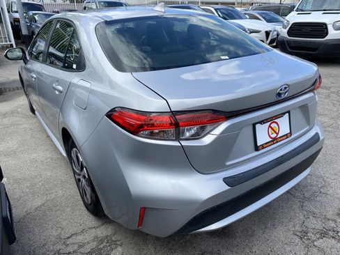 Used 2022 Toyota Corolla LE w/ Premium Interior Package image 10