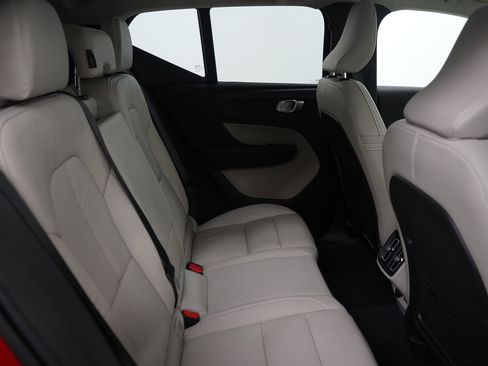 Used 2023 Volvo XC40 B5 Ultimate w/ Protection Package Premier image 12