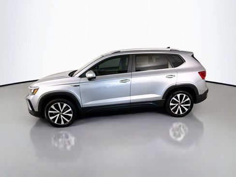 Used 2023 Volkswagen Taos SE AWD/4WD image 2