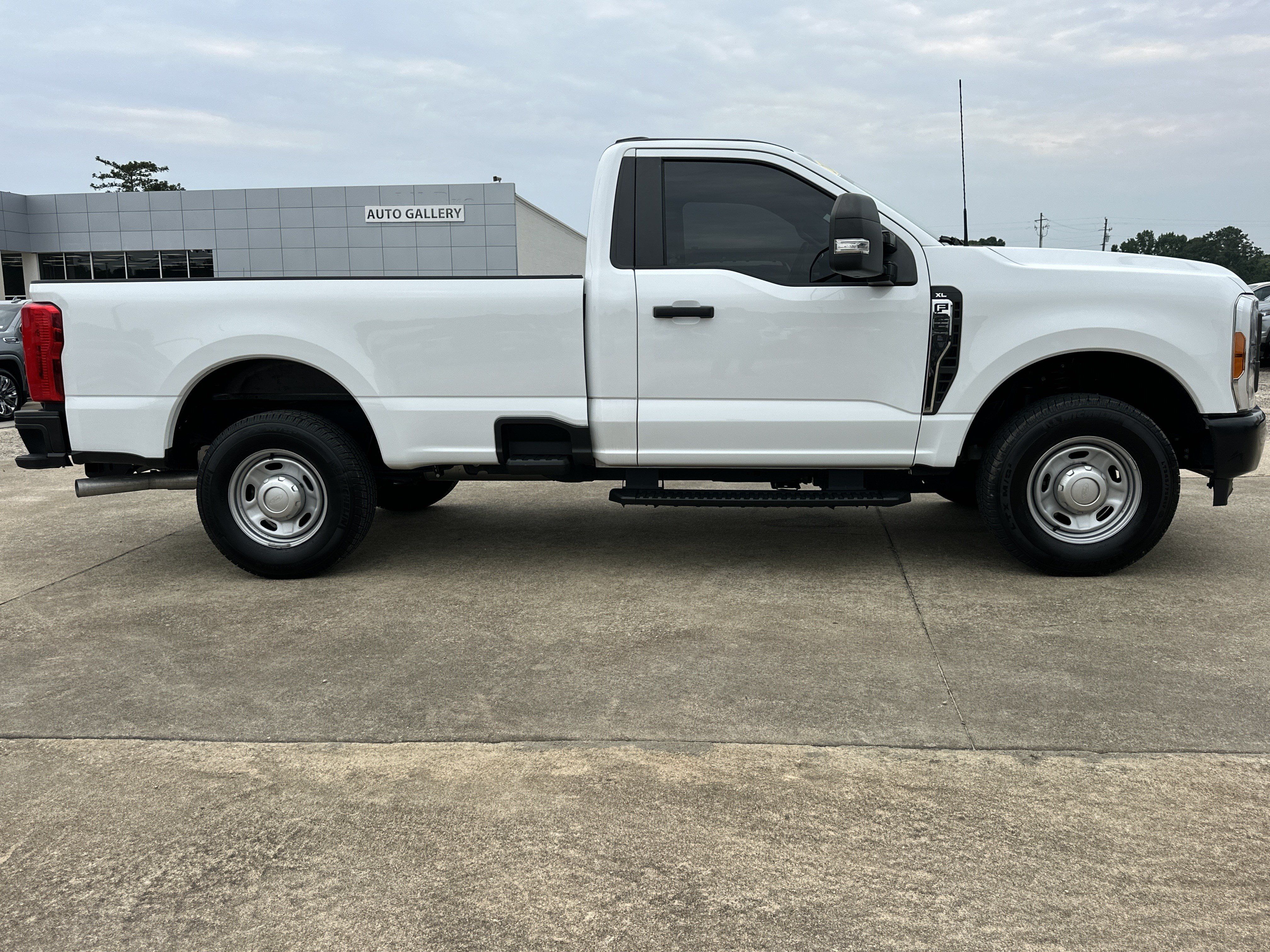 Used 2023 Ford F250 XL RWD image 6